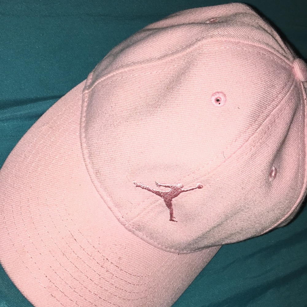 It a nice hat never been worn!